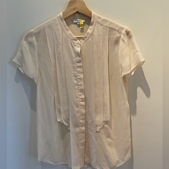 Aritzia Tops - Aritzia cream silk shirt sleeve blouse